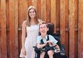 Cinta Tak Kenal Fisik, Wanita Cantik Ini Terima Lamaran Pasangannya yang Seorang Disabilitas
