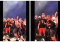 Diajak Selfie Pas Manggung, Tom Morello Lempar Ponsel Penonton!