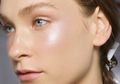Rekomendasi Highlighter Bubuk Lokal di Bawah 100 Ribu, Cocok Untuk Makeup Glowing nan Flawless!