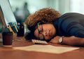Waspada! Ibu Tiga Anak Ternyata Sulit Mendapatkan Waktu Tidur yang Cukup!
