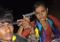 Alasan Pasangan Kekasih Ini Melakukan 'Perjanjian Bunuh Diri', Selfie Dengan Mengacungkan Pistol Ke Kepalanya
