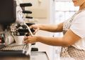 Kasmaran pada Pelayan Kopi, Pria Ini Pesan Kopi dengan 5 Sendok Gula Setiap Hari hingga Berujung Diabetes