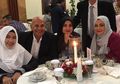Tak Terlihat Canggung, Mark Sungkar Kumpulkan Istri dan Mantan Istri untuk Makan Bersama Keluarga