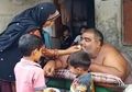 Tubuhnya Terlalu Besar, Pria Gemuk Ini Harus Harus Dikirim ke Rumah Sakit Menggunakan Pesawat Militer
