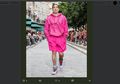 Pinky Boy! Gaya Hector Bellerin di Catwalk Paris Fashion Week