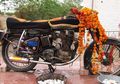 Di India Ada Kuil untuk Menyembah Sebuah Motor, Sejarahnya Unik