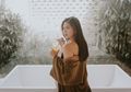 Liburan di Bali, Intip Gaya Simpel dan Stylish Jessica Mila dengan Sandal Gladiator