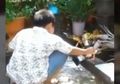 Kecewa Sistem Zonasi PPDB, Siswa Berprestasi Asal Pekalongan Ini Bakar Belasan Piagamnya