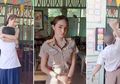 Guru Ini Viral Gara-gara Caranya yang Unik dalam Menyapa Murid, Boleh Pilih Tos Hingga Pelukan