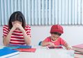 Kecanduan Ponsel Berbahaya Bagi Si Kecil, Ini Kiat Menghindarinya!