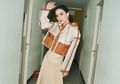 Disebut Mirip Sarung, Ternyata Rok yang Dipakai Luna Maya Harganya Nggak Main-main!