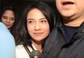 Vanessa Angel Bebas Setelah 5 Bulan Ditahan, Mantan Mucikarinya Turut Datang untuk Menjemput