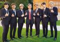Sambil Jabat Tangan, Donald Trump Sebut Personel EXO Ganteng-ganteng