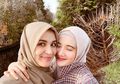 Shireen Sungkar dan Zaskia Sungkar Tampil Cantik dengan Busana Hijab Simpel, Wajah Polosnya Malah Jadi Sorotan