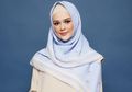 Inspirasi Makeup Bernuansa Coral dan Bronze ala Cut Meyriska, Cocok untuk Hijabers!