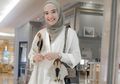 Kolektor Tas Branded, Intip Gaya Zaskia Sungkar Tenteng Tas Mungil Harga Fantastis