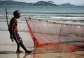 Bawa Ikan Basah dan Sayuran, Nelayan dan Pedagang Gelar Lapak di Kantor DPRD, 'Anak Kami Makan Batu dan Pasir'