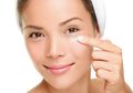 Lingkar Hitam di Bawah Mata Hilang dengan Pilihan Eye Cream Berikut Ini