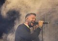 Bawa Bendera Merah Putih di Panggung Prambanan Jazz Festival 2019, Calum Scott: Indonesia Sangat Berarti Untukku