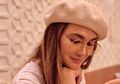 Luna Maya Cuek Bikin Video Boomerang Pamer Light Stick BTS dengan Banyak Kerutan di Area Mata