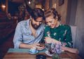 Gugup Saat Kencan Pertama? Ini 5 Pertanyaan yang Wajib Ditanya ke Pasangan