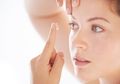 Suka Pakai Softlens? Awas Ini Efek Samping yang Perlu Diketahui