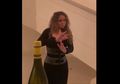 Mariah Carey Ikutan #BottleCapChallenge, tapi Nggak Pake Tendangan Kaki