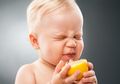 Pernah Ngaca Saat Makan Lemon? Inilah Alasan Kenapa Wajah Kita Mengernyit Saat Makan Asam