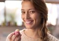 Bibir Kering Dapat Lembap Kembali dengan Rekomendasi Lip Balm Emut