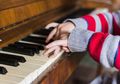 Optimalkan Tumbuh Kembang Si Kecil dengan Mengenalkan Musik Sejak Dini, Melalui Mainan Alat Musik Juga Bisa Lo Moms!
