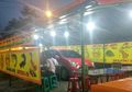 Viral Mobil Parkir dalam Warung Pecel Lele, Pemilik Lapak: Yang Punya Baru Dikejar Leasing