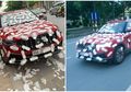 Pemiliknya Parkir Sembarangan dan Asyik Leha-leha di Kedai Bubble Tea, Mobil Mewah Ditempeli Puluhan Pembalut