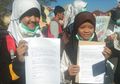 Surat untuk Donald Trump dari Anak-anak Surabaya: Jangan Kirim Sampah ke Indonesia