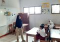 Cuma Dapat Gaji Rp 350 Ribu per Bulan, Guru SD di Banten Terpaksa Tinggal di WC Sekolah