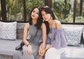 Gaya Kompak Maudy Ayunda dengan Amanda di Bali, Sister Goals Banget!