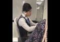 Punya Wajah Mirip Danilla Riyadi, Petugas Jaga Loket Ini Viral!