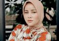 Unggah Foto Baru, Olla Ramlan Pamer Wajah Cantik dengan Lipstik Merah Setelah Berhijab