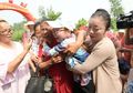 Seorang Ibu Tak Kuasa Menahan Tangis ketika Bertemu kembali dengan Putrinya yang 30 Tahun Lalu Telah Diculik