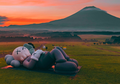 Patung 'KAWS:HOLIDAY' Sampai di Gunung Fuji untuk Pameran Outdoor!