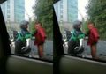 Melihat Seorang Laki-laki Bugil di Jalanan, Pengemudi Ojol Ini Berikan Jaket, Warganet: 'Semoga Allah Merahmati'
