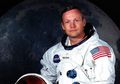 Alasan Mengapa Neil Armstrong Menjadi Orang Pertama yang Menginjakkan Kaki di Bulan