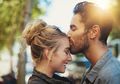 Wah, 5 Zodiak Ini Terkenal Sebagai Pencium Andal lo, Bisa Bikin Kita Semakin Jatuh Cinta!