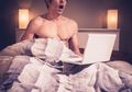 Ini Alasan Pasangan Milih Nonton Film Porno Dibanding Bercinta dengan Kita