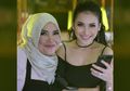 Piknik Bareng Geng Arisan, Lihat Gaya Cetar Umi Kalsum Ibu Ayu Ting Ting Pakai Dua Tas Branded Sekaligus!