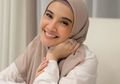Biasa Pakai Hijab Syar'i dengan Rok, Zaskia Sungkar Kepergok Kenakan Celana Sambil Bawa Tas Mewah Puluhan Juta Rupiah!