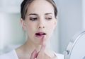 Cara Mudah Membuat Scrub Alami Untuk Atasi Bibir Kering dan Pecah-Pecah, Gampang Banget!