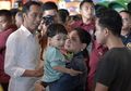 Deretan Foto Jokowi dan Jan Ethes Makan di Warung Ayam Goreng Sederhana, Netizen: Gemas!