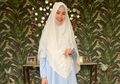 Baju Renang Syar'i Kartika Putri Curi Perhatian, Yuk Lihat Modelnya!