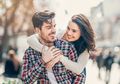Terlalu Bergantung dengan Pasangan? Ini 5 Cara untuk Jadi Mandiri