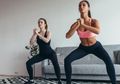 Duh, Rusak Otot Dua cewek Ini Karena Adu Kuat Squat Jump 1000 Kali!